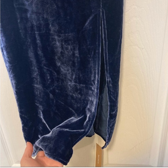 NWT Reformation Dress in Danube Velvet Size 4 - Picture 7 of 11